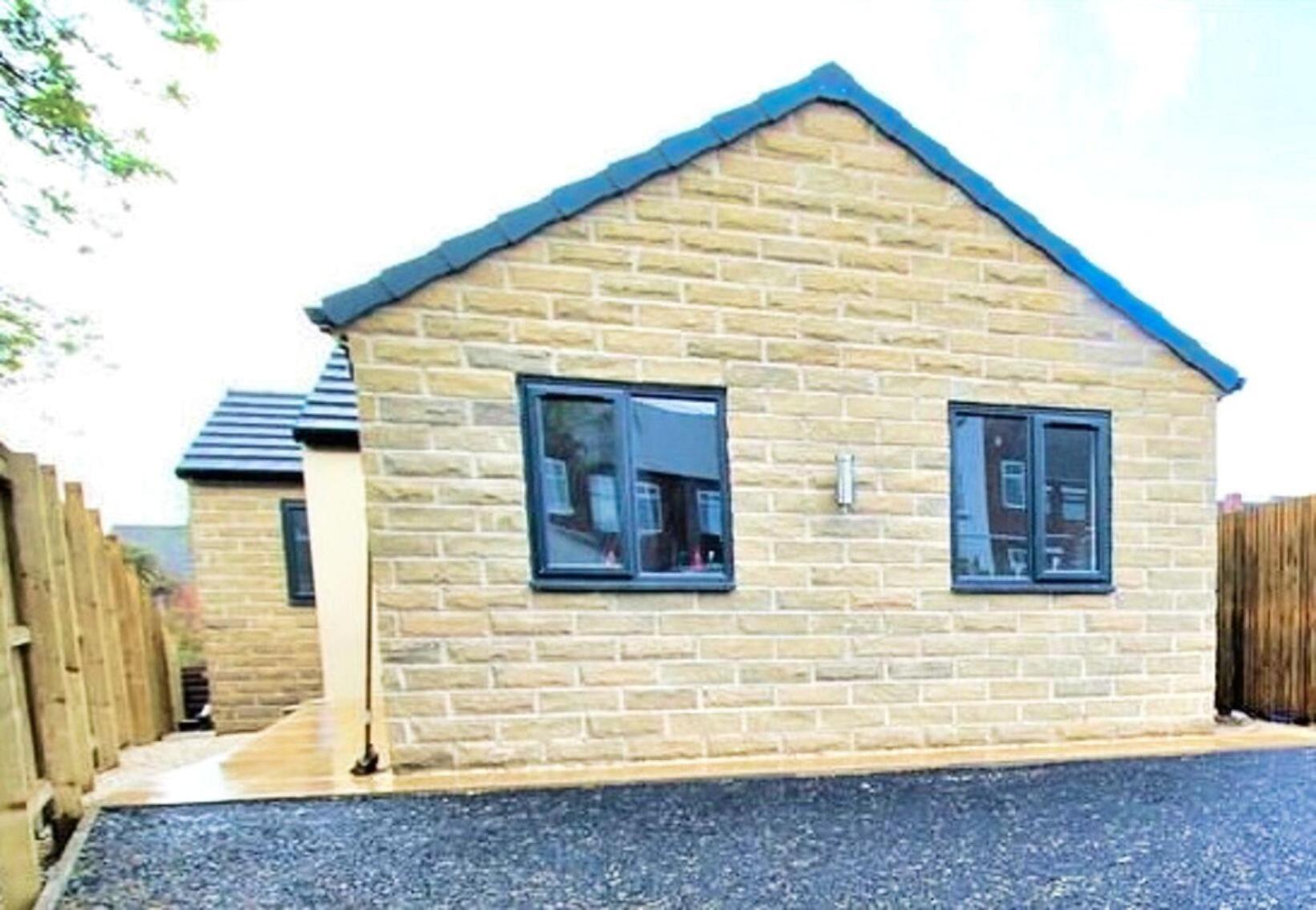 Rotherham - Rawmarsh - Great Customer Feedback - 2 Bed Bungalow - New Build - High End Furnishings - Wheel Chair Accessible - Large Enclosed Garden - Dog Friendly Εξωτερικό φωτογραφία