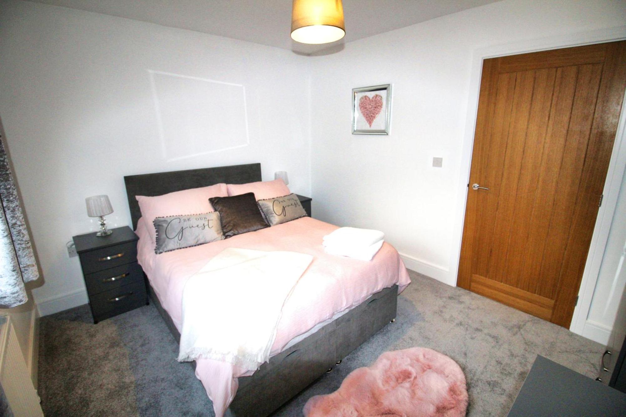 Rotherham - Rawmarsh - Great Customer Feedback - 2 Bed Bungalow - New Build - High End Furnishings - Wheel Chair Accessible - Large Enclosed Garden - Dog Friendly Εξωτερικό φωτογραφία