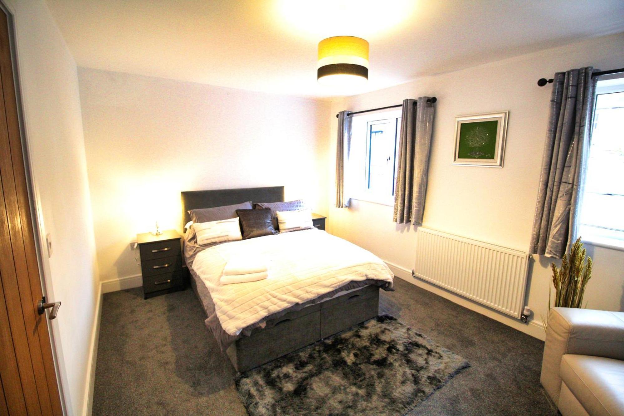 Rotherham - Rawmarsh - Great Customer Feedback - 2 Bed Bungalow - New Build - High End Furnishings - Wheel Chair Accessible - Large Enclosed Garden - Dog Friendly Εξωτερικό φωτογραφία