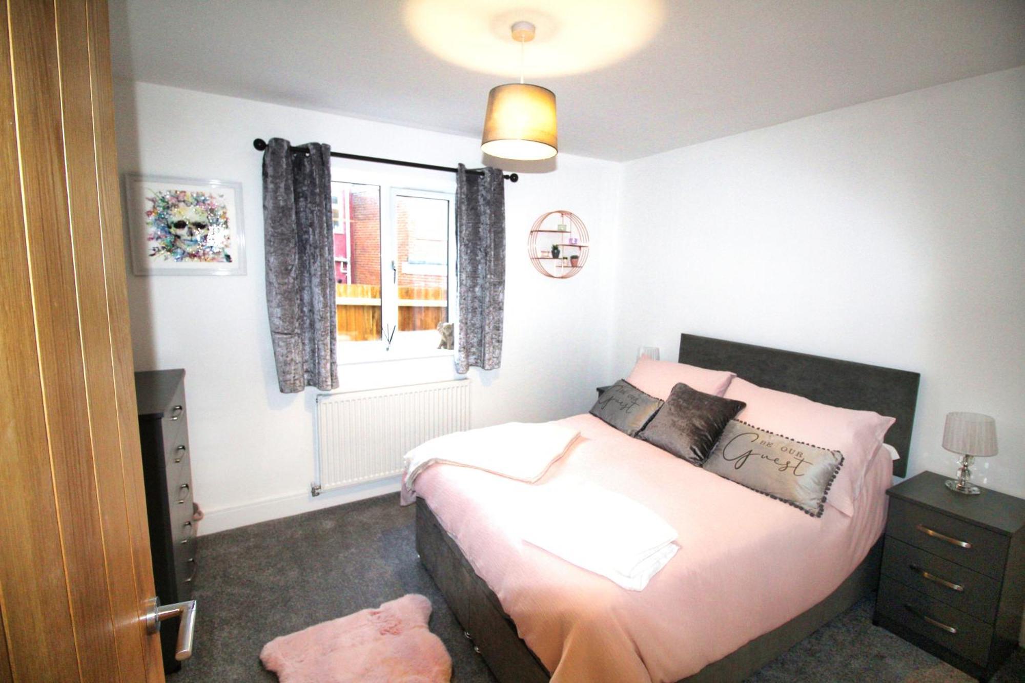 Rotherham - Rawmarsh - Great Customer Feedback - 2 Bed Bungalow - New Build - High End Furnishings - Wheel Chair Accessible - Large Enclosed Garden - Dog Friendly Εξωτερικό φωτογραφία